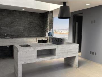 Casa moderna con terraza y sótano en Valle Imperial