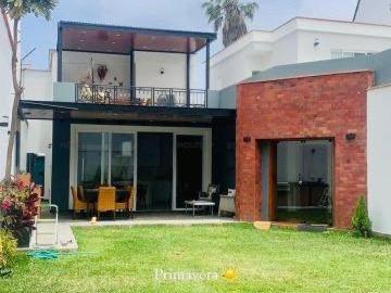 Casa Moderna de 2 pisos – Miraflores – Urbanización San Antonio