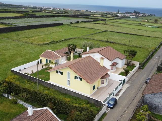 Casa Moderna em Calhetas, Ribeira Grande 4 Quartos