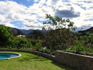 ¡ESPECTACULAR CASA MODERNA EN VILCABAMBA! Piscina indoor/outdoor | Sauna privada | Vistas incomparables