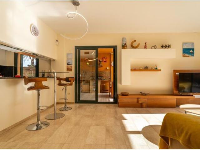 Casa moderna situada a 250m de la playa