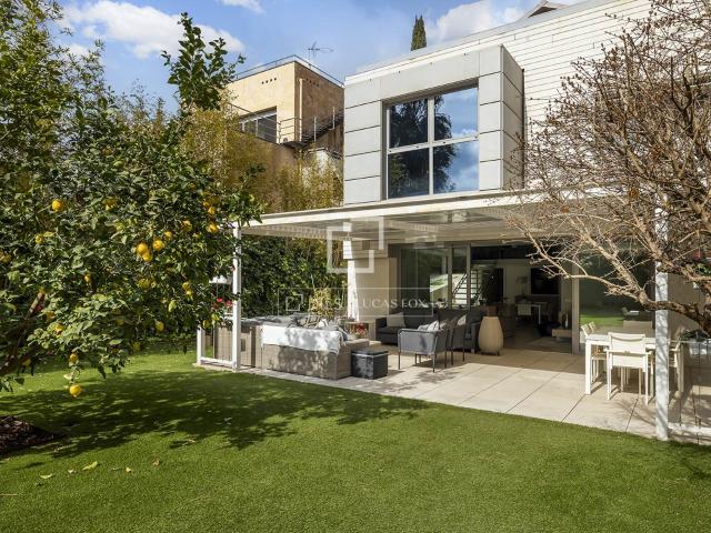 Casa moderna reformada con jardín y mucha privacidad en la z. 334m² Barcelona
