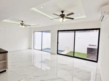 Casa moderna y luminosa en Residencial Arbolada, Cancún