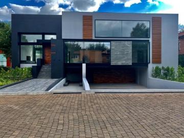 Casa Nueva Minimalista en Club de Golf los Encinos