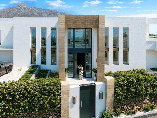 Casa Nueva Arquitectónica con Spa, Cine y Vistas al Mar en L. 941m² Marbella