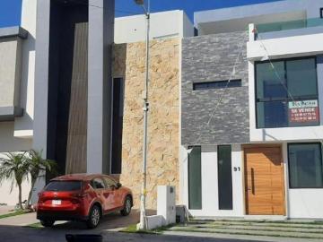 Casa Nueva con Vestidor y Baño completo en cada Recamara