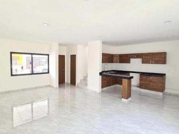 CASA NUEVA CON AMPLIO JARDIN SEGURIDA Y ALBERCA