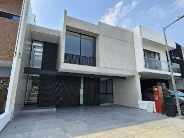 Casa nueva con recamara en planta baja en residencial haciendas