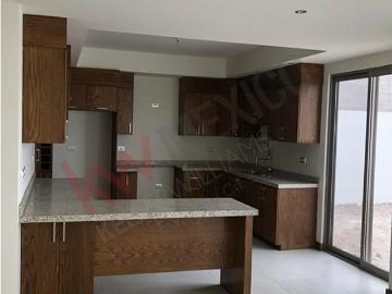Casa nueva en fraccionamiento bosque real $ 5,850,000