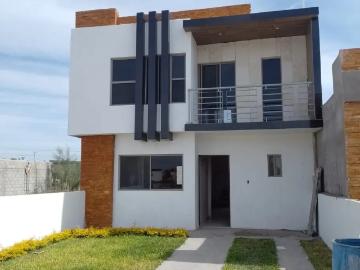 Casa Nueva en Las Vegas Madero con Diseño Funcional y Espacios Amplios
