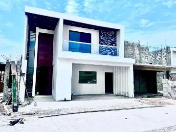 Casa Nueva en Preventa en Altozano Gómez Palacio con Cuarto en Primer Piso