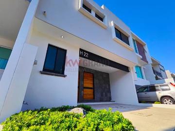 Casa Nueva en Venta en Bosque Real Santa Anita