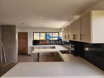 Casa nueva en venta en Colinas de Challuabamba acepta terreno parte de pago