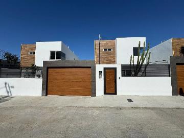 Casa Nueva en Venta en Col. Francisco Villa | Amplio Terreno + Ubicación Céntrica