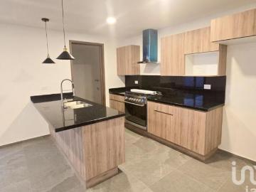 Casa en venta amplia en Tlaxcalancingo con jardín privado y seguridad