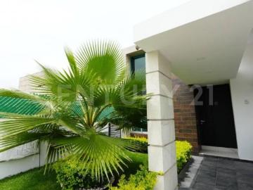 Casa Nueva Venta con alberca, jacuzzi, Lomas de Cocoyoc. Exclusividad y confort