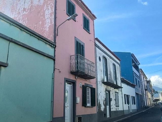 Casa no Centro da Ribeira Grande Oportunidade nica!