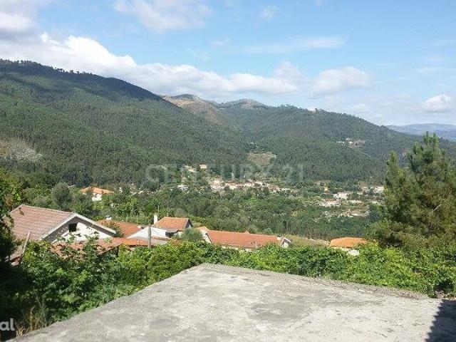 Casa para Restauro em Amares | Terreno e Vistas Deslumbrantes