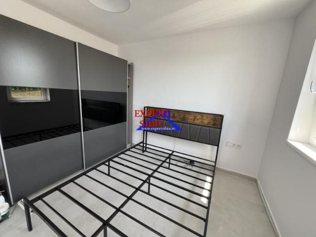 Casa noua de inchiriat 5 camere, tip insiruit, zona Cristian