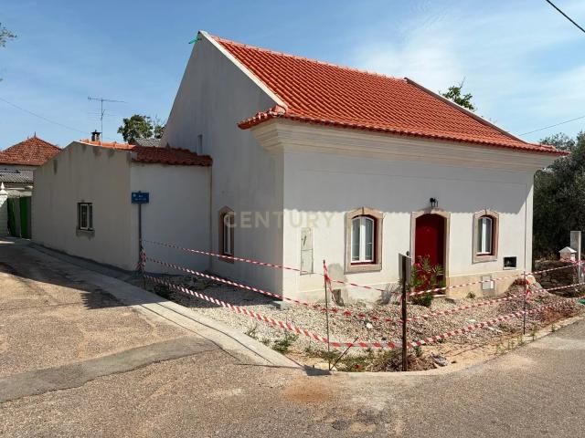 Moradia totalmente remodelada em Avecasta, Ferreira do Zêzere, Santarém
