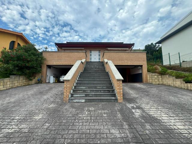 CASA O CHALET INDEPENDIENTE EN VENTA EN LAURETA