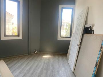 Casa oficina arrienda 2 piso portugal/curico 5 privados | 5 espacios por clp 1990. 00 en Santiago