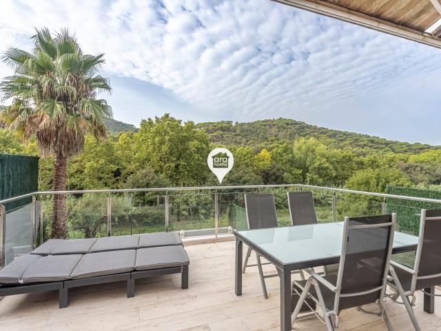 Casa a 4 vientos en el núcleo al lado de todo, pero con más. 239m² Dosríus