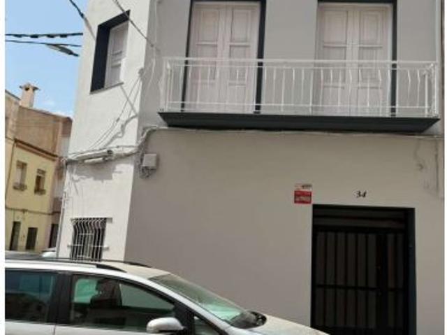 CASA A DOS CALLES BURRIANA