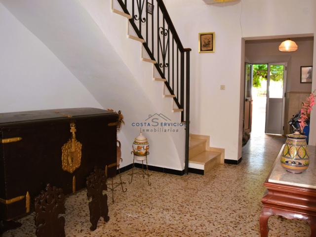 CASA A DOS CALLES EN EL GRANADO