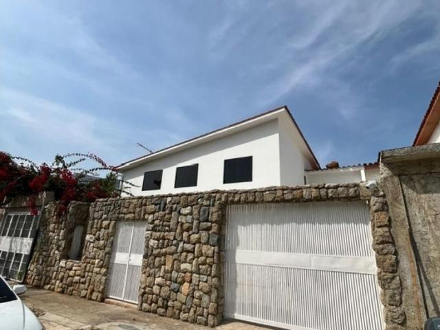 Casa a estrenar en Urb. El Bosque N.L.H