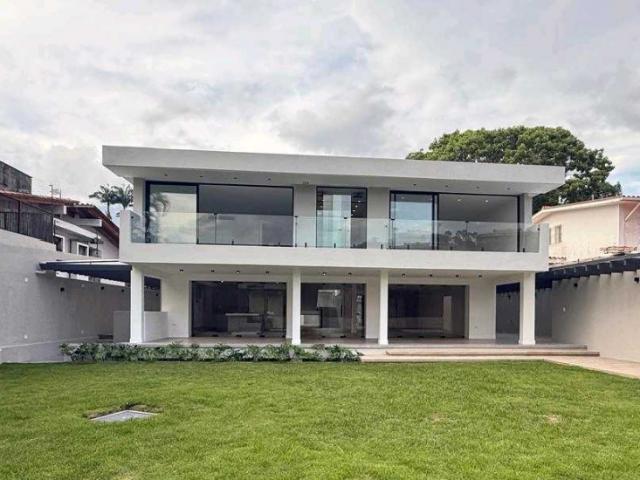 Casa a estrenar en venta 864m2 Urb, Caurimare