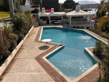 CASA A LA ORILLA DEL LAGO DE TEQUESQUITENGO