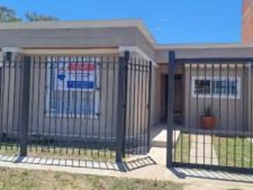 CASA A LA VENTA 4 AMBIENTES JARDIN/QUINCHO CAMPANA