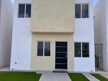 Casa a la venta con recamara en planta baja, a 3 minutos de la UAD