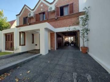 CASA A LA VENTA EN TOLOSA LA PLATA 4 DORMITORIOS