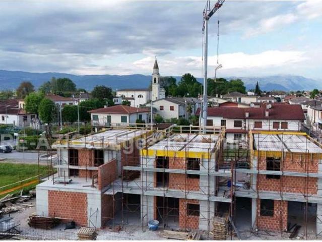 CASA A SCHIERA IN VENDITA A BRESSANVIDO VI