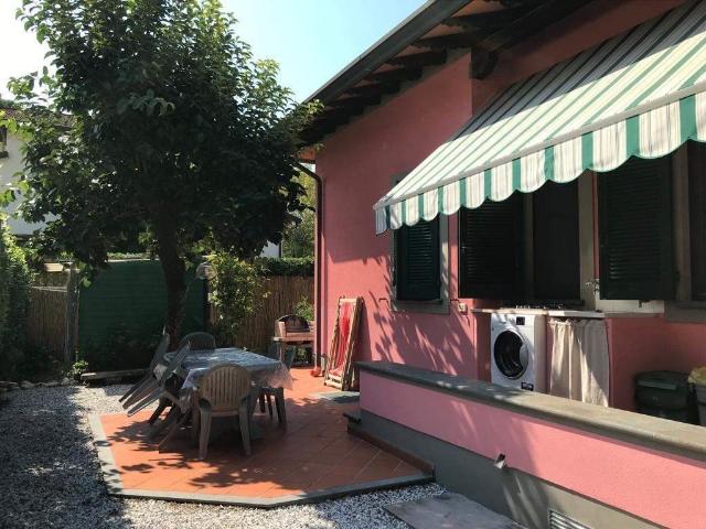 Casa a Schiera in affitto a Forte dei Marmi, giardino, angolo cottura TrovaCasa