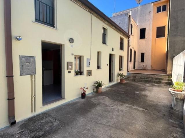 Casa a Schiera in affitto a Frisa via Paolo Borsellino, 51, arredato, giardino, caminetto TrovaCasa