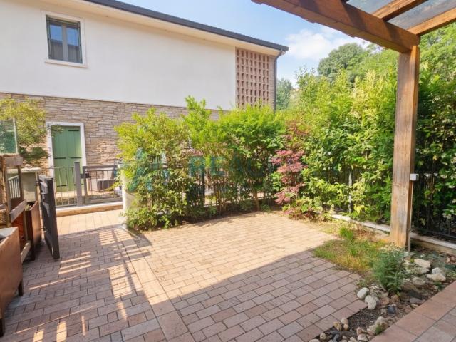 Casa a schiera in affitto con giardino privato