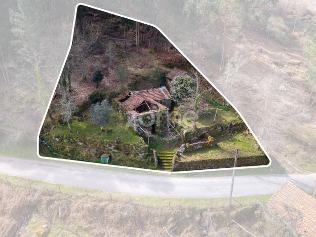 Casa a ser reformada com 1.600 m² de terreno