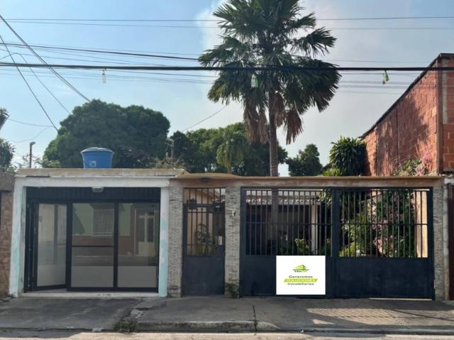 Casa a remodelar con local en Venta, Sector La Libertad, Maracay