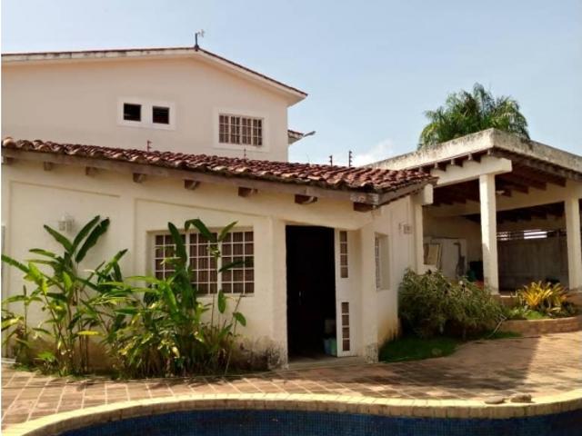 CASA A REMODELAR EN ALTOS DE GUATAPARO