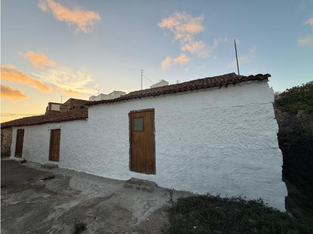 CONJUNTO DE 2 TERRENOS URBANOS CON 2 CONSTRUCCIONES EN SAN MIGUEL