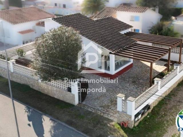 Casa acogedora totalmente reformada en la zona residencial de Carlit Empuriabrava