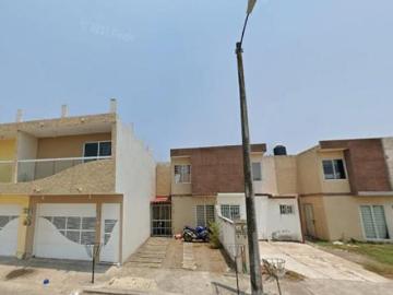 CASA ADJUDICADA EN RÍO GRIJALVA VERACRUZ SE MUESTRA PAPELES
