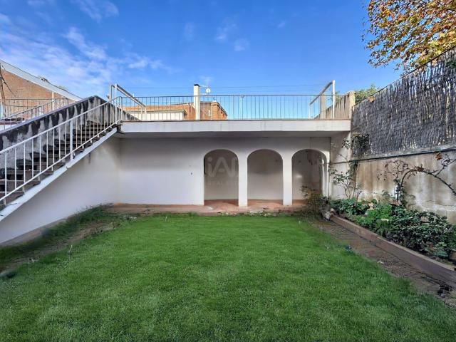 Casa adosada 7 dormitorios 200 m2
