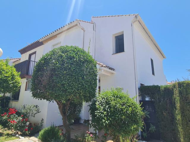 Casa adosada 4 dormitorios 150 m2