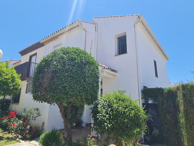 Casa adosada 4 dormitorios 150 m2