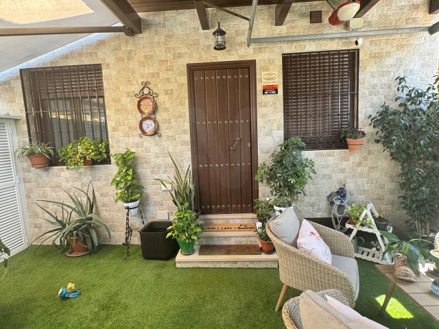 Casa adosada 4 dormitorios 160 m2