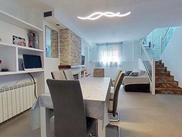 Casa adosada 4 dormitorios 208 m2